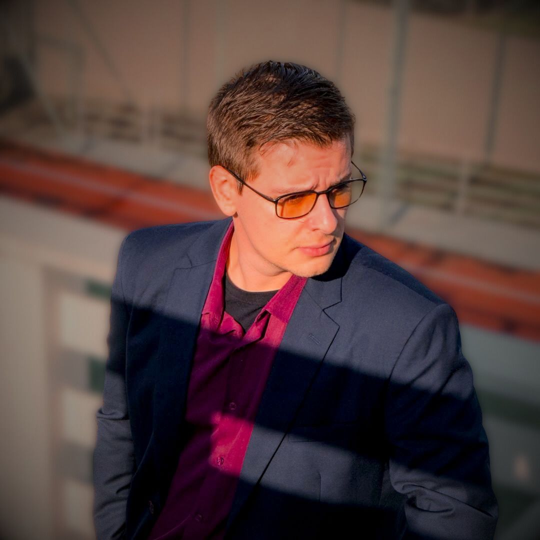 Giovane Carlos - Close-up, &oacute;culos com lente laranja, foco no rosto